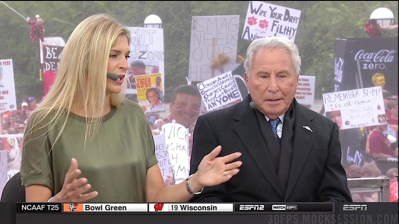 Illustration for article titled Women > Winning: Your FSU-Clemson GameDay Sign Roundup